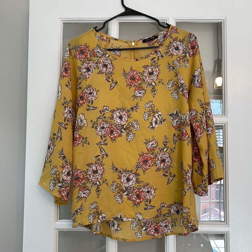 Flowy sleeve, loose blouse. Floral design size M